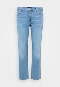 Jeans in denim azzurro chiaro con design a gamba dritta, cinque tasche, un bottone di rame e un leggero sbiadimento sulla parte anteriore.