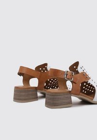 Sandra Fontán HOLES - Sandales - white