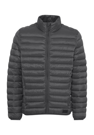 Polstret grå jakke med høy krage og full glidelås. Har en quiltet tekstur og elastiske mansjetter. Ingen synlige logoer eller mønstre.