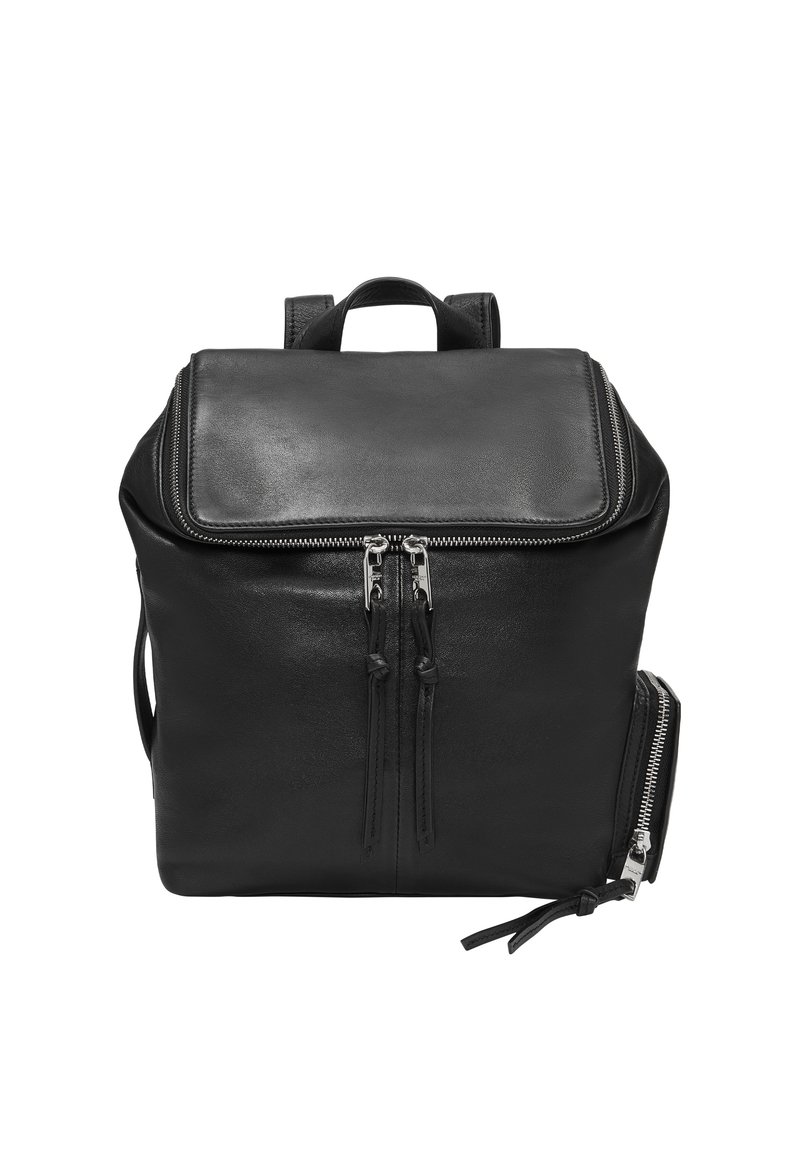 Sac à dos en cuir noir avec fermeture à rabat, poches avant zippées et bretelles ajustables. Texture lisse avec accents en métal argenté.