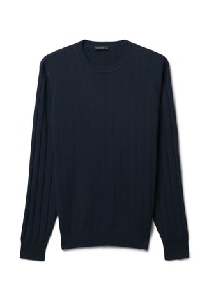 Pull en bleu marine fabriqué à partir d'un tissu lisse, avec une texture côtelée verticale, des manches longues et un col rond classique.