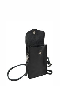 Sac bandoulière en cuir noir avec une finition texturée, doté d'un rabat, d'une fermeture magnétique et d'une sangle ajustable.