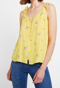 YAS Top - yellow