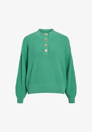 Suéter de punto acanalado verde con mangas largas, cuello alto y cuatro grandes botones decorativos dorados en la tapeta delantera.