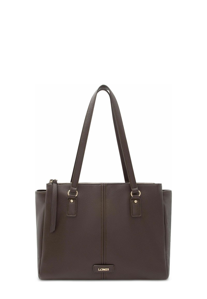 Borsa tote in pelle marrone con due manici, finitura texturizzata, due tasche frontali e dettaglio logo in tonalità oro nella parte inferiore. Chiusura superiore con cerniera.