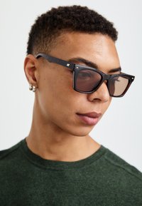 CHANTE - Solglasögon - dark brown