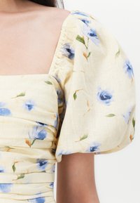 Abercrombie & Fitch EMERSON PUFF MAXI - Vapaa-ajan mekko - yellow