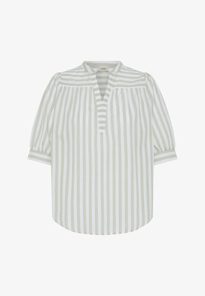 Fehér és világosszürke függőleges csíkos blúz 3/4-es pufó ujjakkal, állógallérral és V-nyakú gombolattal.