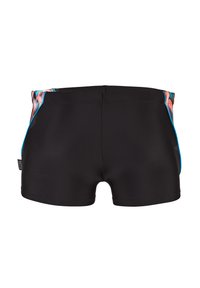 Shorts de bain noirs à coupe près du corps, dotés de panneaux latéraux colorés en rose, bleu et orange, fabriqués dans un tissu lisse et extensible.