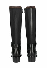Bottes noires montantes en cuir lisse avec un talon, panneaux élastiques, fermeture éclair et accent de boucle sur la sangle de la cheville.