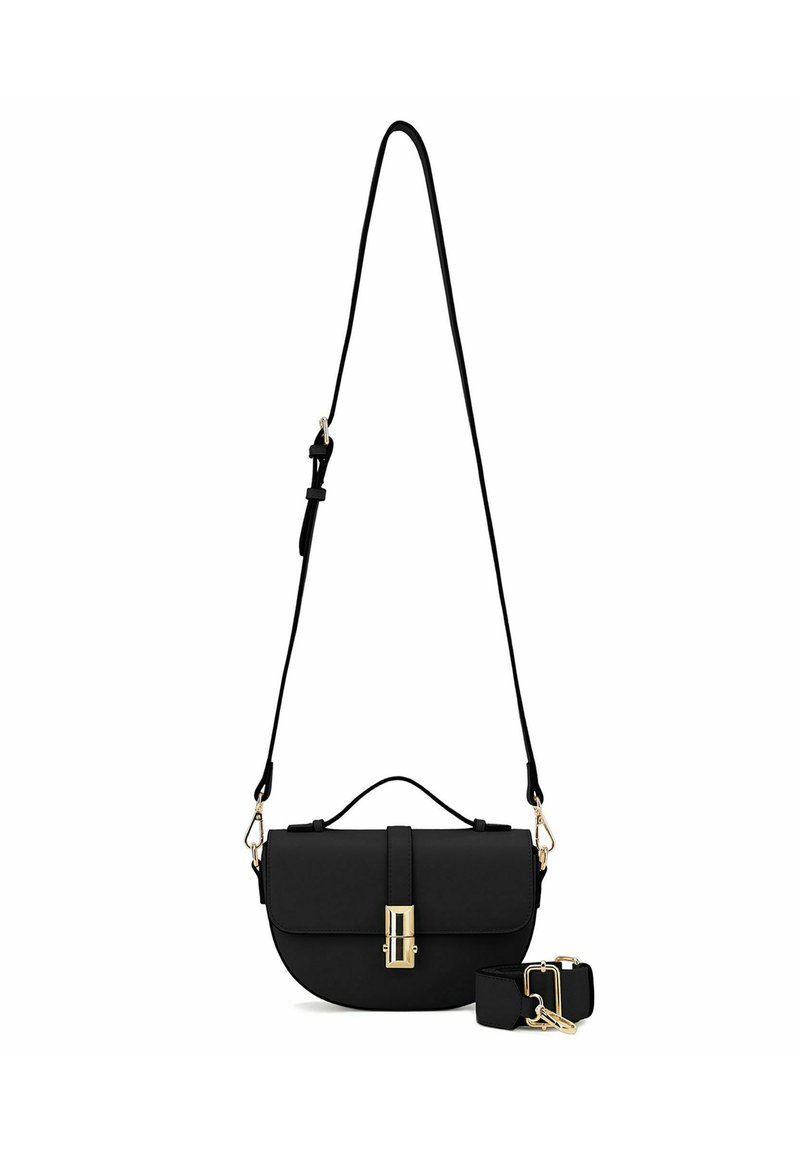 Schwarze Crossbody-Tasche mit kurvenförmigem Design, glattem Material, goldenen Beschlägen und einem Verschluss auf der Vorderseite. Enthält einen abnehmbaren Trageriemen für Vielseitigkeit.