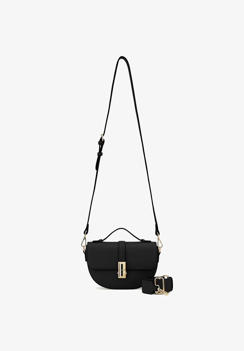 Borsa a tracolla nera con forma curvata, materiale liscio, accessori in oro e chiusura frontale. Include una tracolla removibile per maggiore versatilità.