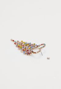 Farvestrålende rhinestonesøreringe i blatform med hardware i gyldent metal. Inkluderer en separat bagside. Forskellige nuancer: rød, blå, grøn, pink, gul.