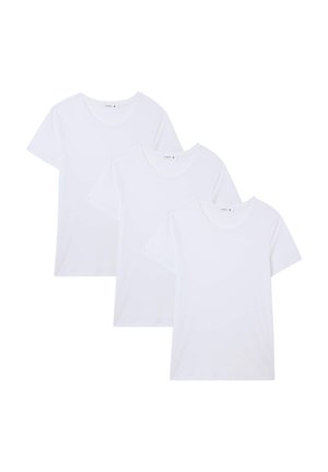 Tre t-shirt bianche semplici, con maniche corte e collo rotondo, caratterizzate da una superficie di tessuto liscia e una vestibilità comoda.