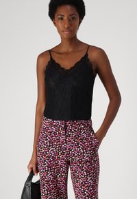 Fabienne Chapot PUCK TROUSERS - Hlače - black/tawny brown