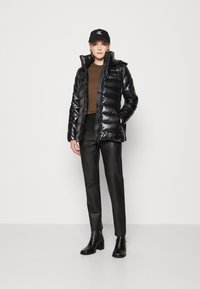 Calvin Klein BELTED PADDED JACKET - Winterjas - black