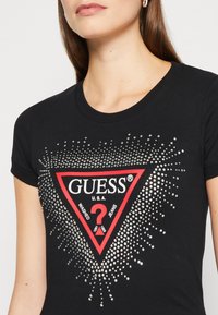 Guess STAR TRIANGLE  - T-shirts print - jet black