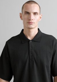 Filippa K BOXY - Πόλο - black