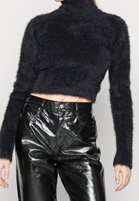 Monki Stickad tröja - black