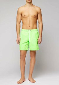 Costumi da bagno verde neon realizzati in tessuto leggero. Presentano una cintura elastica con un cordino bianco e un design semplice e privo di decorazioni.
