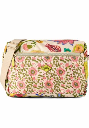 Bolso bandolera con estampado floral con flores rosas y verdes, bolsillo delantero con cremallera, asa beige ajustable y logotipo "oilily" en el frente.