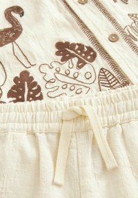 Next SHORT SLEEVE AND SET -REGULAR FIT - Šortky - cream