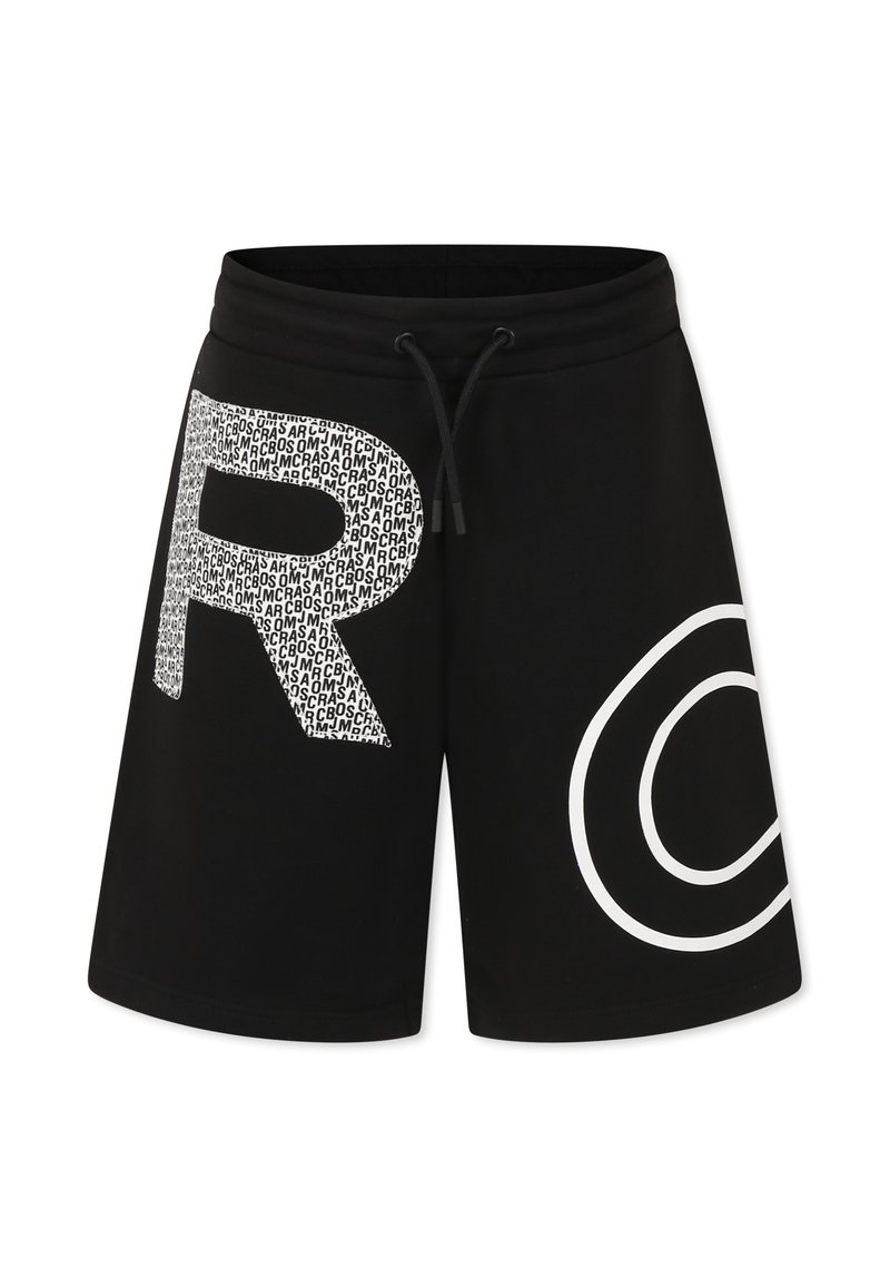 Shorts noirs avec taille à cordon de serrage, présentant une grande lettre blanche "R" avec un motif de texte répété et un design circulaire blanc de l'autre côté.