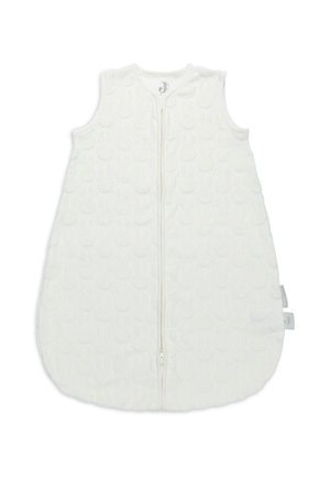 Gigoteuse blanche sans manches pour bébé avec fermeture éclair frontale et motif circulaire texturé sur le tissu.