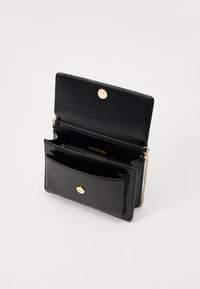 Thumbnail Image 4