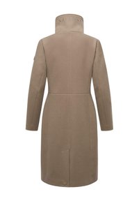 Beige Wollmantel mit hohem Kragen, einzelner Schlitze am Rücken und subtiler Markenkennzeichnung am Kragen. Verfügt über gerade, maßgeschneiderte Ärmel.