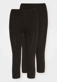 Fekete capri leggings rugalmas anyagból, sima textúrával, magas derekú fazonnal, látható minták vagy díszítések nélkül.
