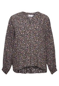 Plūstoša melna blūze ar ziedu rakstu purpursarkanā, dzeltenā un balta krāsā. Garas piedurknes ar nedaudz garāku aizmugures malu un V-veida kakla izgriezumu.