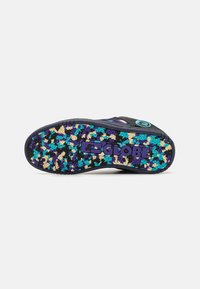 Globe TILT - Skate shoes - black