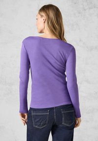 Cecil MIT RUNDHALS - Langarmshirt - lila