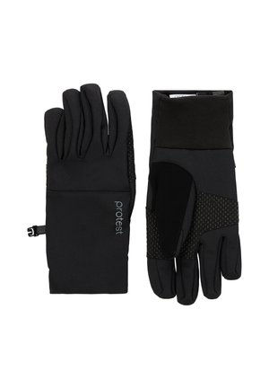 Een paar zwarte geïsoleerde handschoenen, waarvan de ene de palm met grip dots toont en de andere de achterkant met het "protest" logo en een verstelbare polsband.