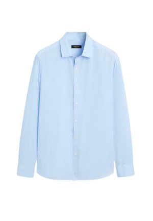 Světle modrá košile s dlouhým rukávem a knoflíkovým zapínáním vyrobená z hladkého materiálu. Má klasický límeček a přední knoflíky. Jednoduchý design bez vzorů.