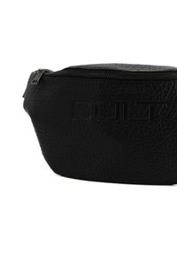 Borsa in pelle nera con superficie testurizzata. Presenta una chiusura a zip e il marchio "CULT" impresso sul davanti. Forma compatta e ovale.