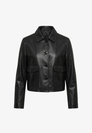 Zwarte cropped leren jas met lange mouwen, een puntige kraag, vier knopen aan de voorkant en twee klepzakken met knopen.