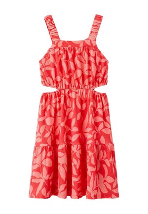 Robe rouge sans manches avec motif feuillu, découpes élastiques à la taille, corsage froncé et jupe à volants.