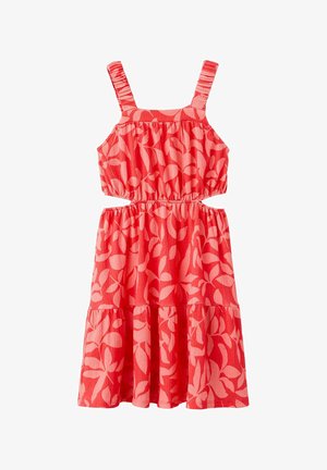 Robe rouge sans manches avec motif feuillu, découpes élastiques à la taille, corsage froncé et jupe à volants.