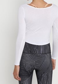 Onzie Langarmshirt - white