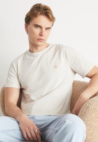 Les Deux - NØRREGAARD SEASONAL - T-shirt basic - ivory/orange Miniatuurafbeelding 1