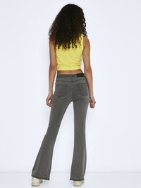 Noisy May NMSALLIE - Flared Jeans - light grey denim