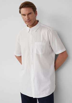 Weißes Kurzarmhemd mit Button-Down-Kragen, Brusttasche und lockerer Passform. Hergestellt aus strukturiertem Baumwollstoff.