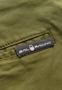 Sail Racing HELMS - Shortsit - dusty olive