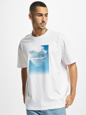 Upscale by Mister Tee EVERYDAY  - Trükipildiga T-särk - white