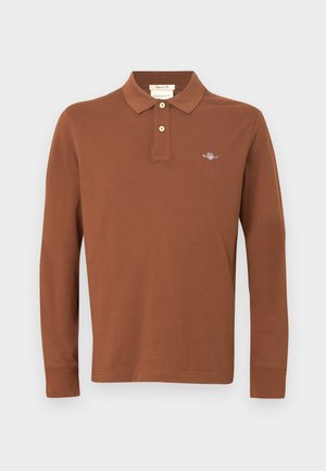 Polo a maniche lunghe marrone in cotone con abbottonatura a tre bottoni e logo ricamato sul petto. Tessuto liscio.