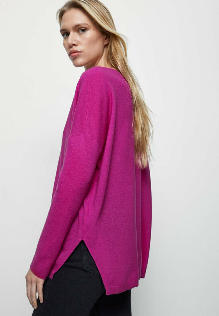 dark purple sweater outfit