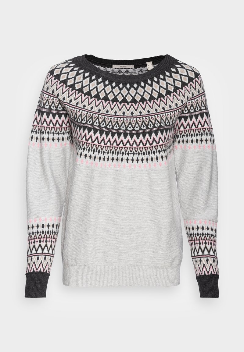 Pull gris avec des motifs géométriques noirs, roses et blancs. Encolure ronde, manches longues, poignets et ourlet côtelés. Texture en maille douce.