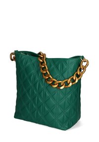 Borsa a tracolla verde trapuntata realizzata in materiale liscio, con una tracolla a catena dorata e una cucitura a rombi sulla superficie.